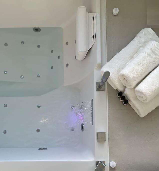 Créteil Suite « Body Love » - Jacuzzi Privatif מראה חיצוני תמונה
